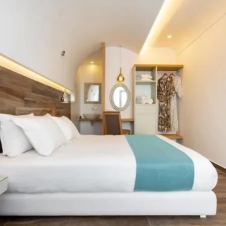 Deluxe Santorini 4* Fira (Santorini)