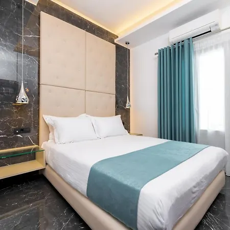 Deluxe Santorini Hotel