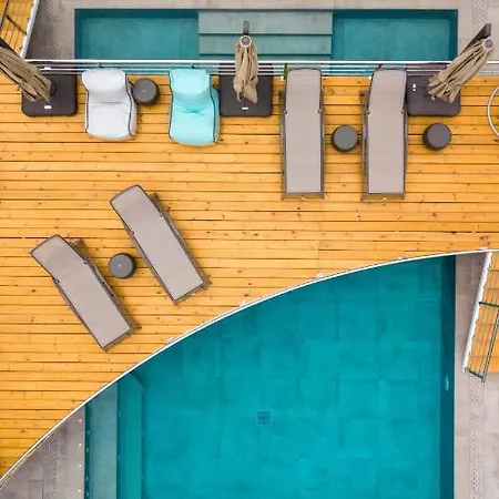 Deluxe Santorini Hotel 4*