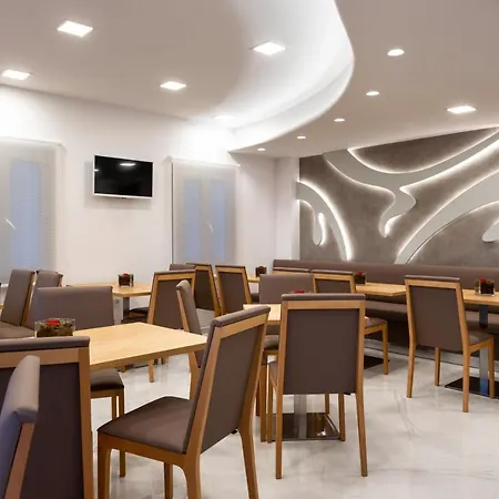 Deluxe Santorini 4* Fira (Santorini)