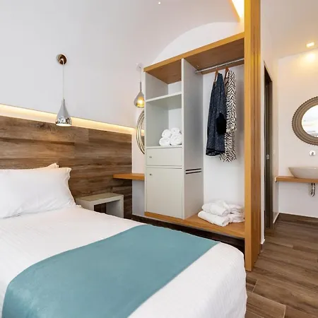 Deluxe Santorini Fira (Santorini)