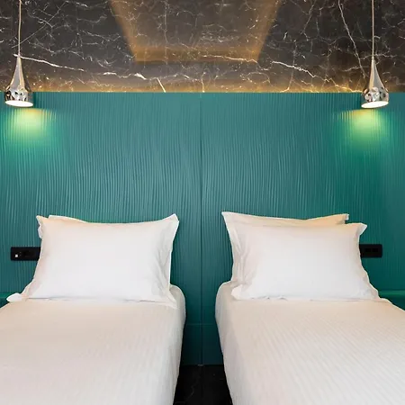 Deluxe Santorini 4* Fira (Santorini)