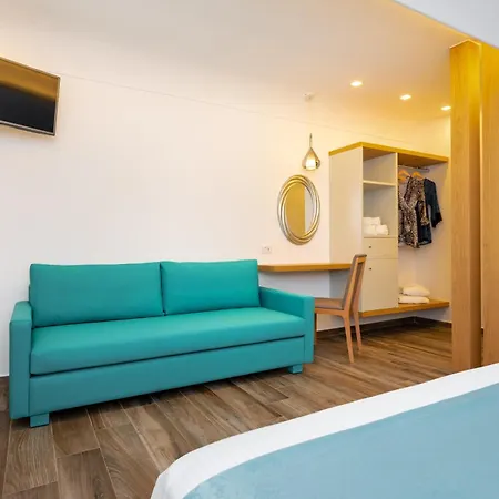 Deluxe Santorini 4*